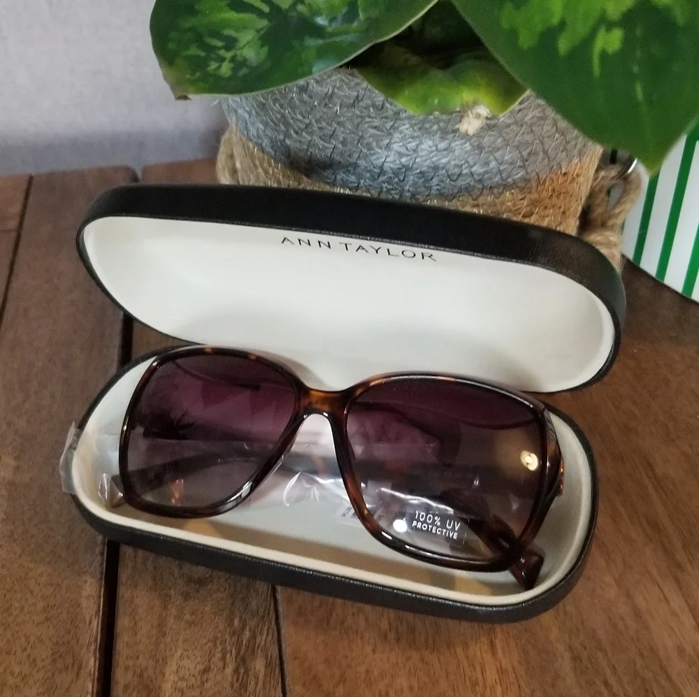 Ann Taylor Tortoise Shell Women's Sunglasses - Picture 7 of 8